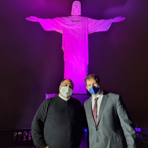 Cristo Redentor recebeu iluminação violeta para promover Campanha de Conscientização sobre o Ceratocone